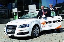 Gerhard Plattner (links) und Franz Doppler mit ihrem Audi A3 1.9 TDI e vor dem Audi Forum Ingolstadt. Foto: Auto-Reporter/Audi